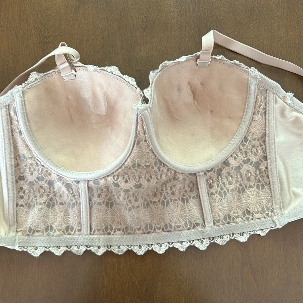 Reigning lace bustier top - Picture 5 of 5